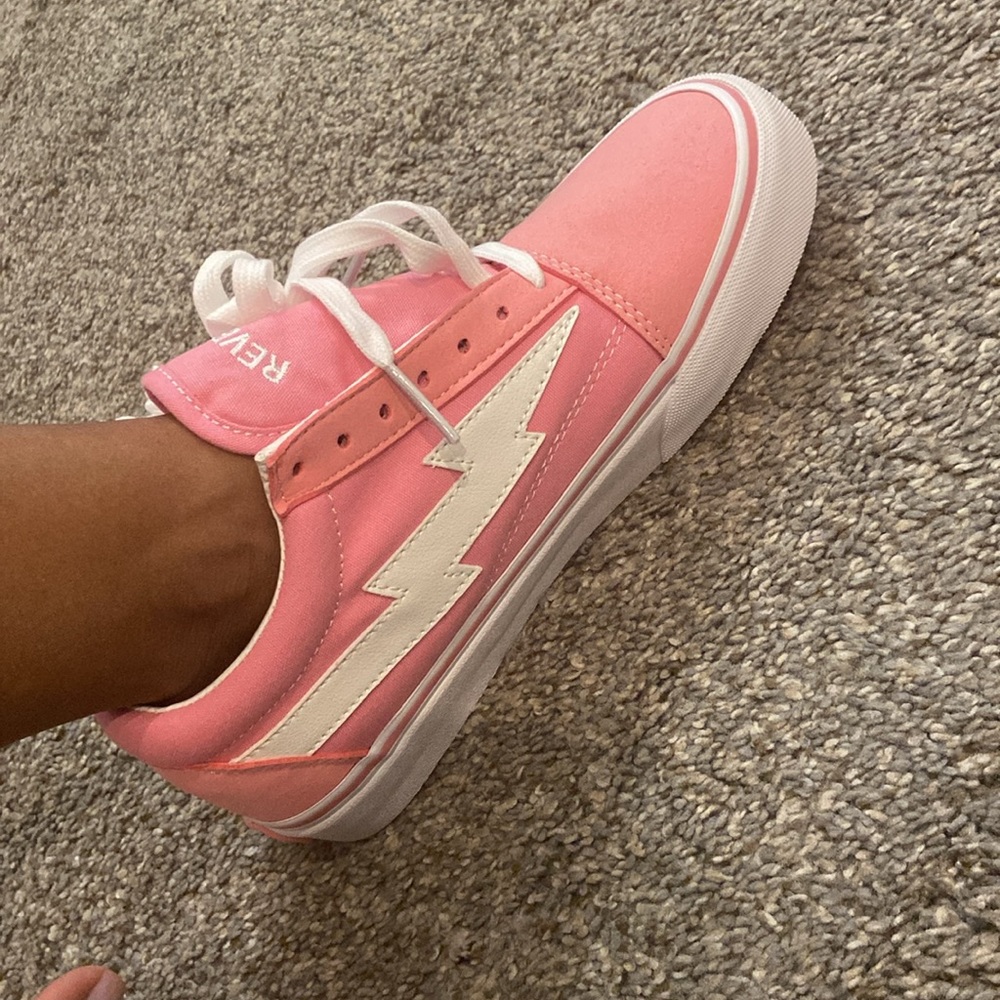 Revenge x Storm Vans LA Pink
size 6 - Picture 3 of 9